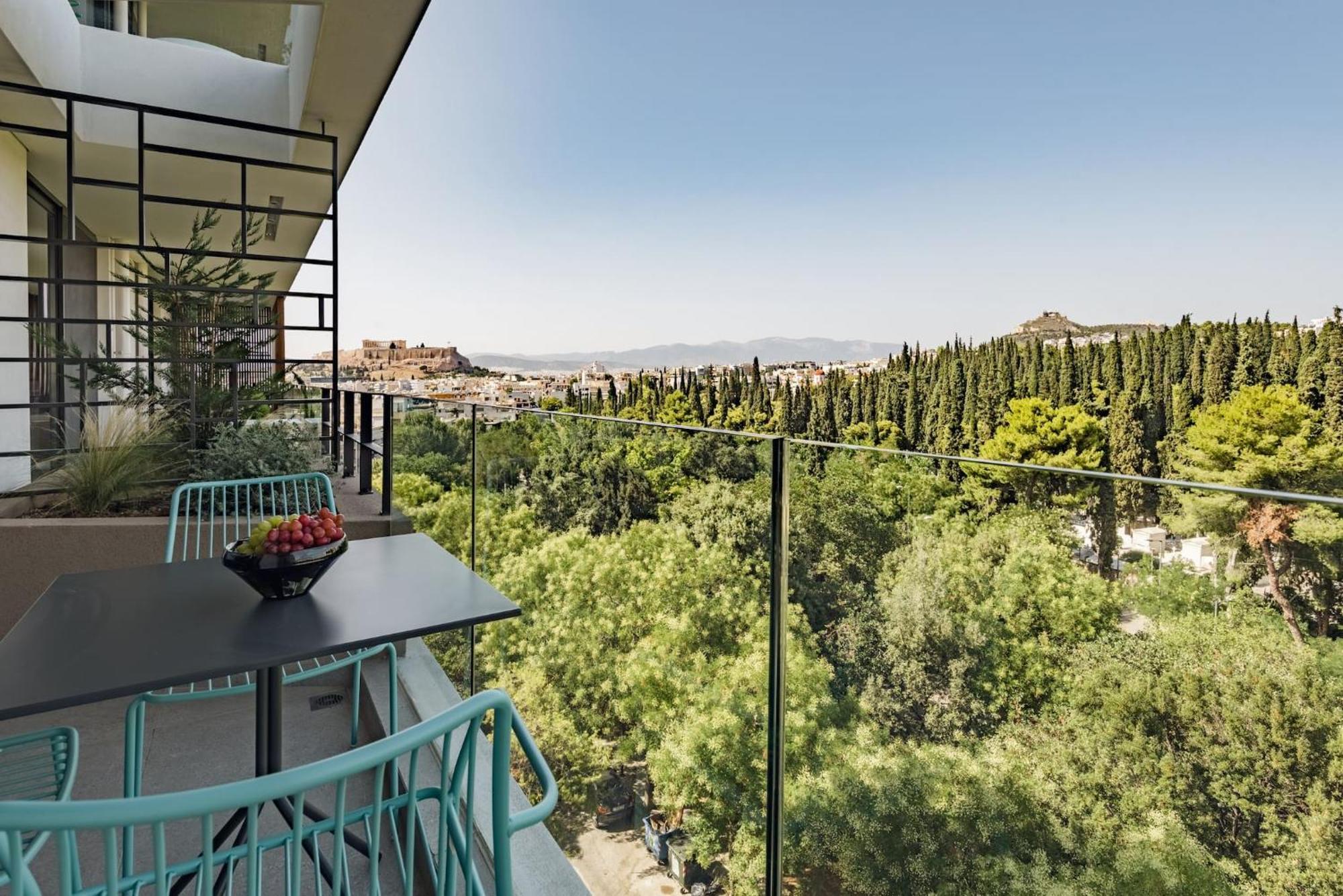 Urban Apt With Stunning Acropolis View & Roofdeck Athen Exterior foto