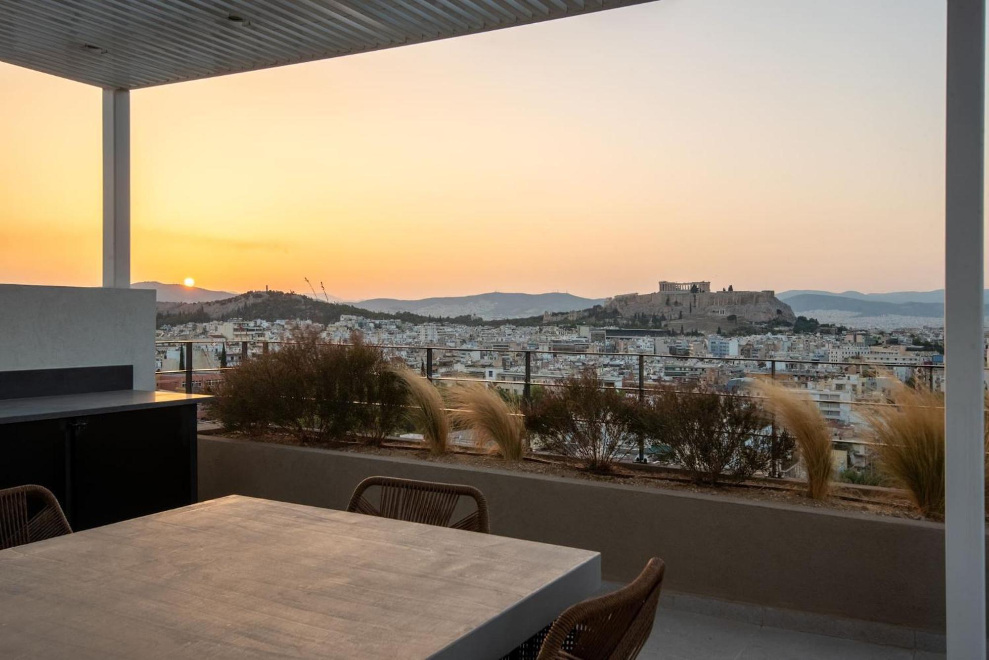 Urban Apt With Stunning Acropolis View & Roofdeck Athen Exterior foto