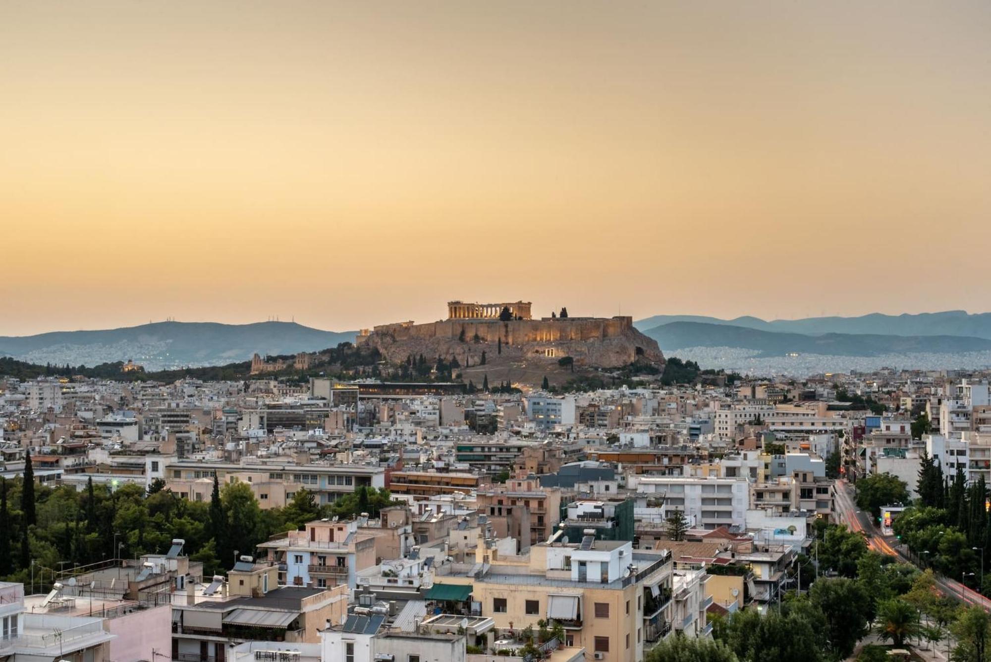 Urban Apt With Stunning Acropolis View & Roofdeck Athen Exterior foto